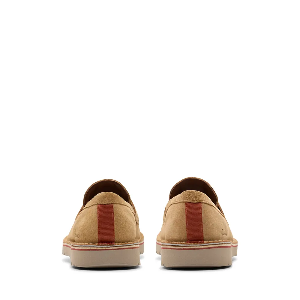 【CLARKS】EastridgeStep輕量寬楦傳統縫線樂福便士鞋 (淺棕色)